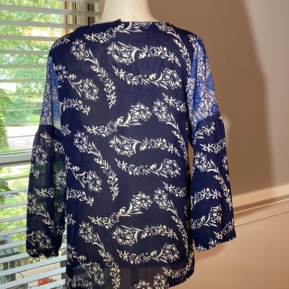 ❤️Bohemian Cafe Blouse Navy Blue Off White With Lacy Collar Never Worn Size M - Picture 4 of 7